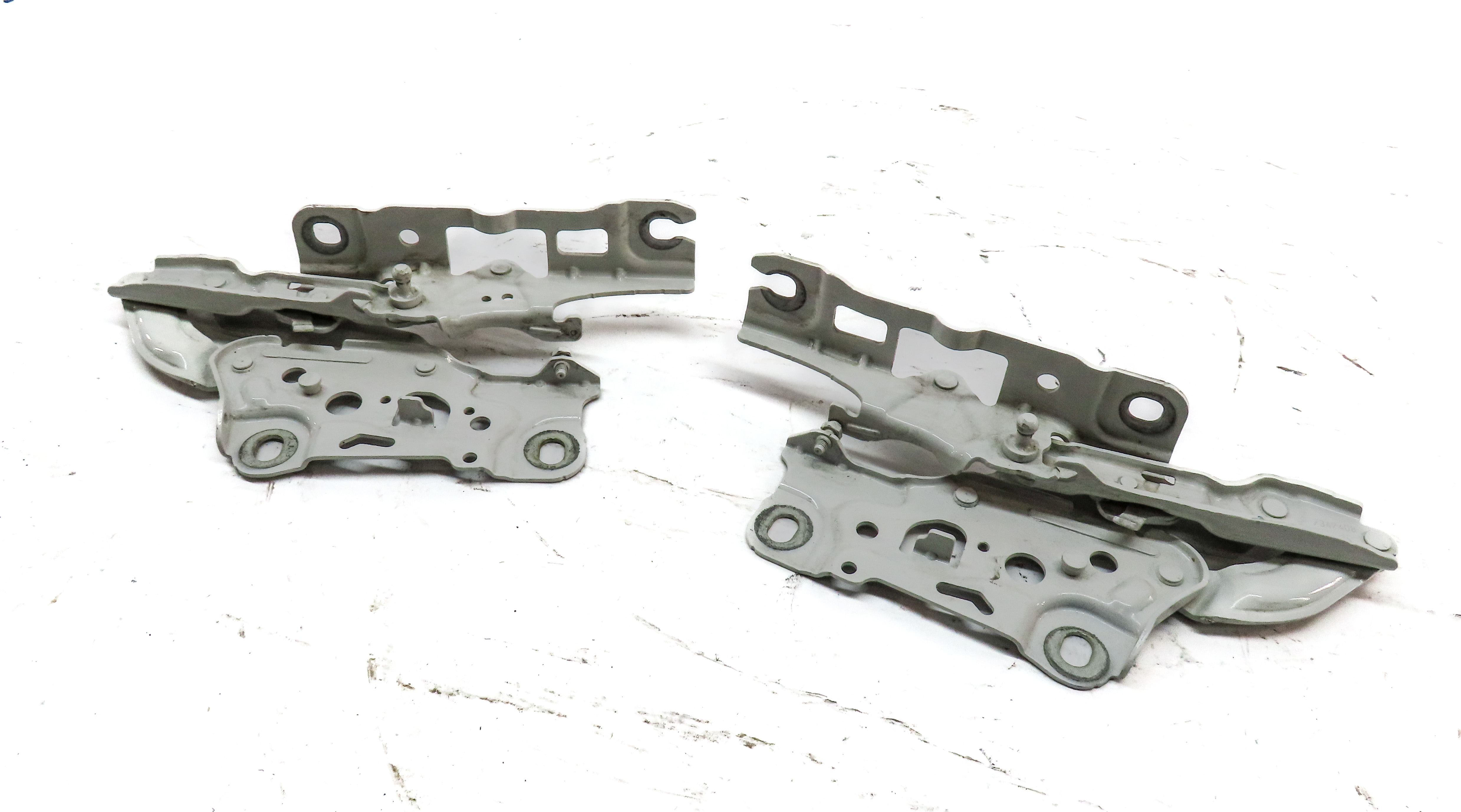 16-24 BMW 5 6 7 8 M8 (F91 G14 G30 G32 G70) LEFT & RIGHT HOOD HINGE SET2 (White) — exact item pictured